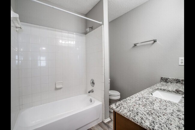 Building Photo - 624 Canyon Pl