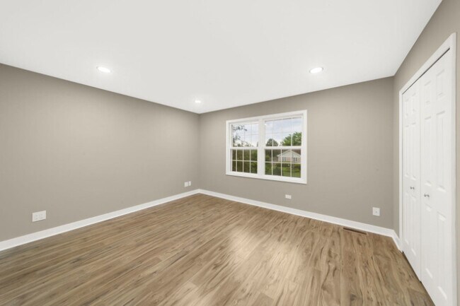 Building Photo - 990 Whitehall Way