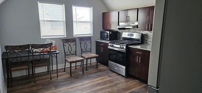 Building Photo - 41 E Main St