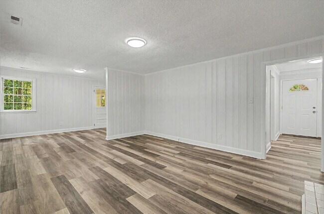 Building Photo - Ranch Home on Private lot in Chapel Hill
