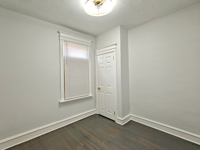 Building Photo - 3032 n stillman-