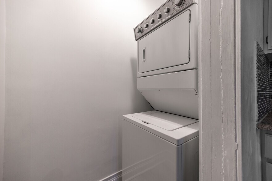 Building Photo - 1432 W Jonquil Ter