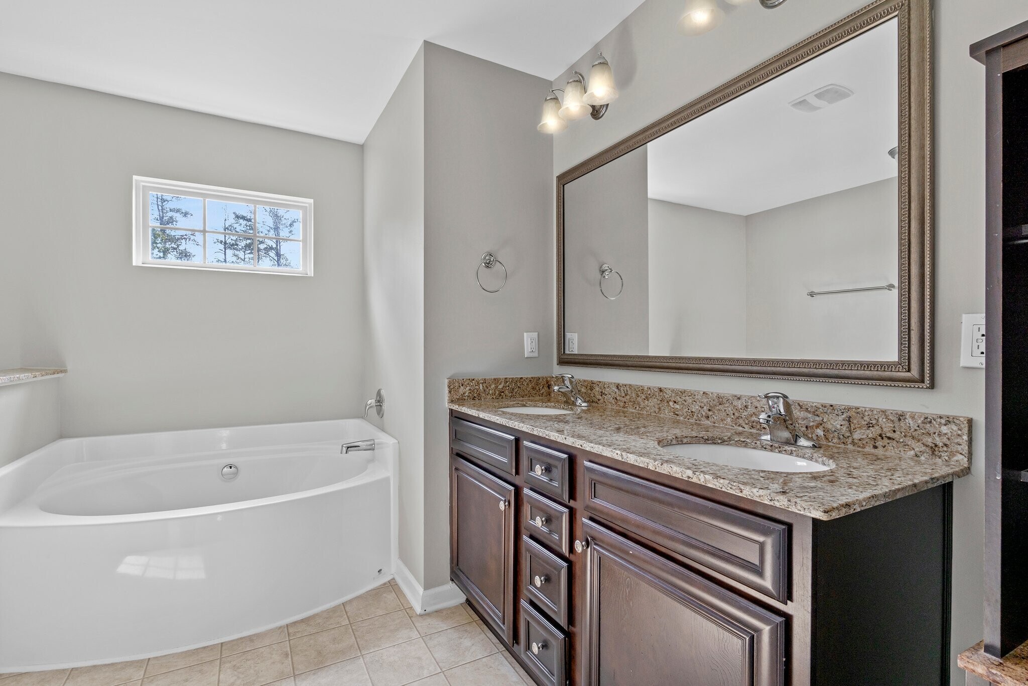 Building Photo - 207 Flinchum Pl