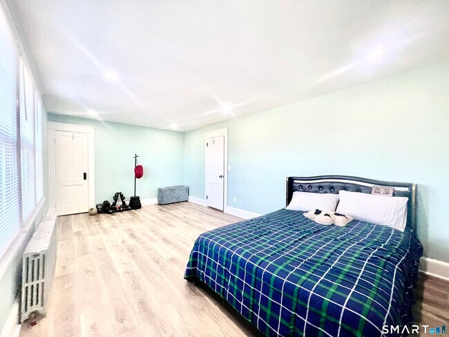 Building Photo - 368 Lakewood Rd