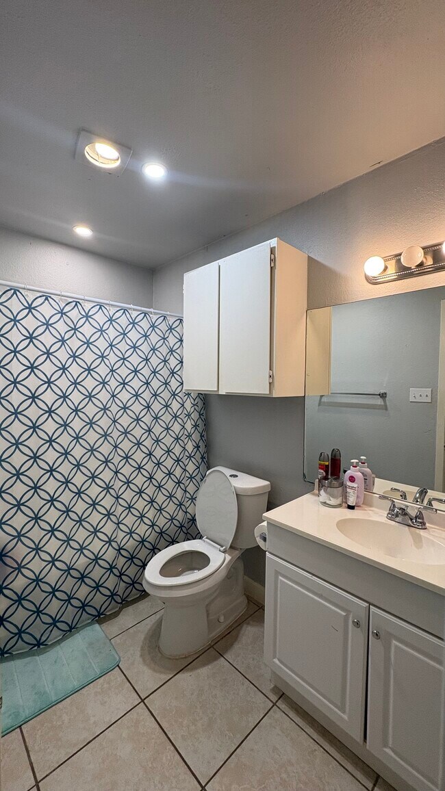 Building Photo - 6809 Blue Dawn Trl