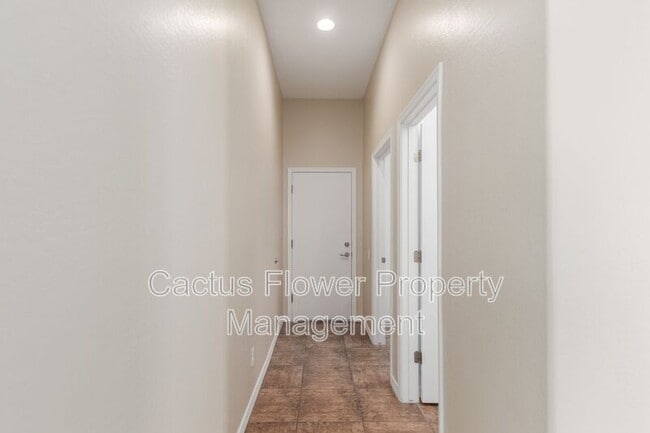 Building Photo - 749 E La Costa Dr