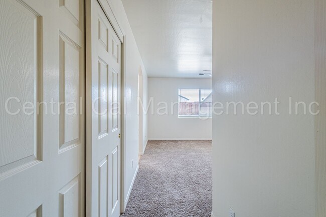 Building Photo - 4 Bedroom, 2 Bath Home in Desired Northwes...