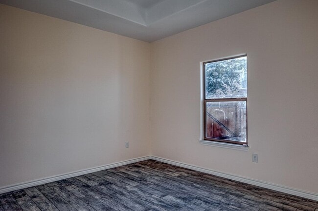 Building Photo - 1002 Tesoro Park