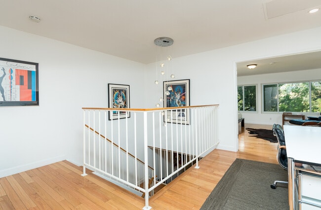 Building Photo - 783 Starlight Heights Dr