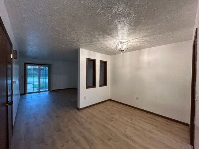 Primary Photo - 7736 Betsy Ross Cir