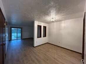 Building Photo - 7736 Betsy Ross Cir