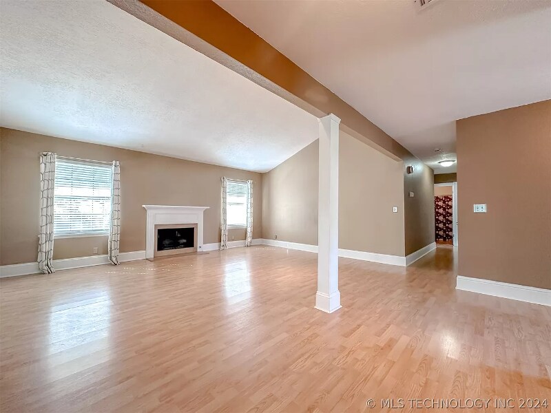 Building Photo - 2906 W 63rd St S