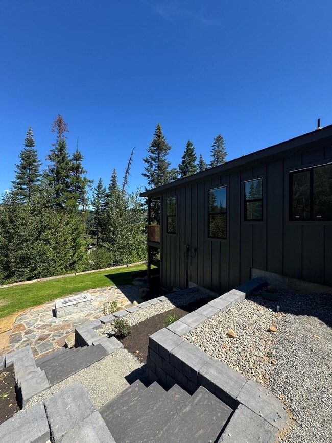 Building Photo - Luxury Rural Home Close to Town for Lease