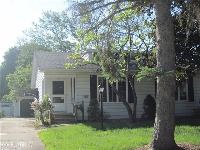 Building Photo - 858 N 6th St