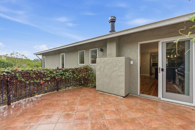 Building Photo - Exceptional Home in the Back of the Valley, Pacifica