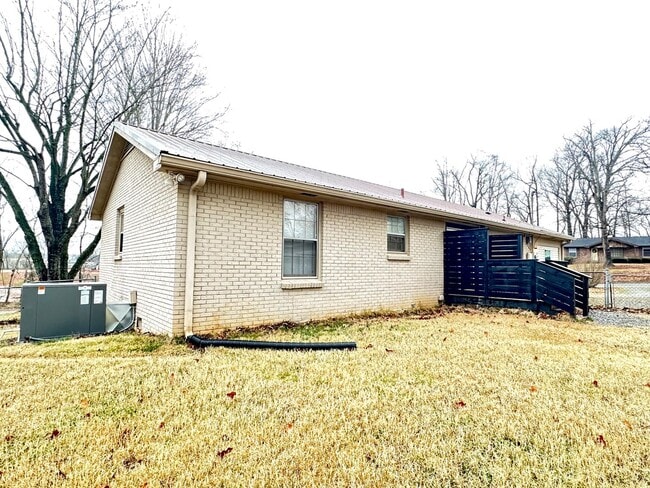 Building Photo - 28 Leonard Dr