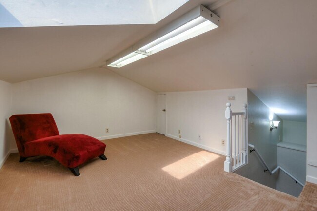 Building Photo - 546 Woodstock Way