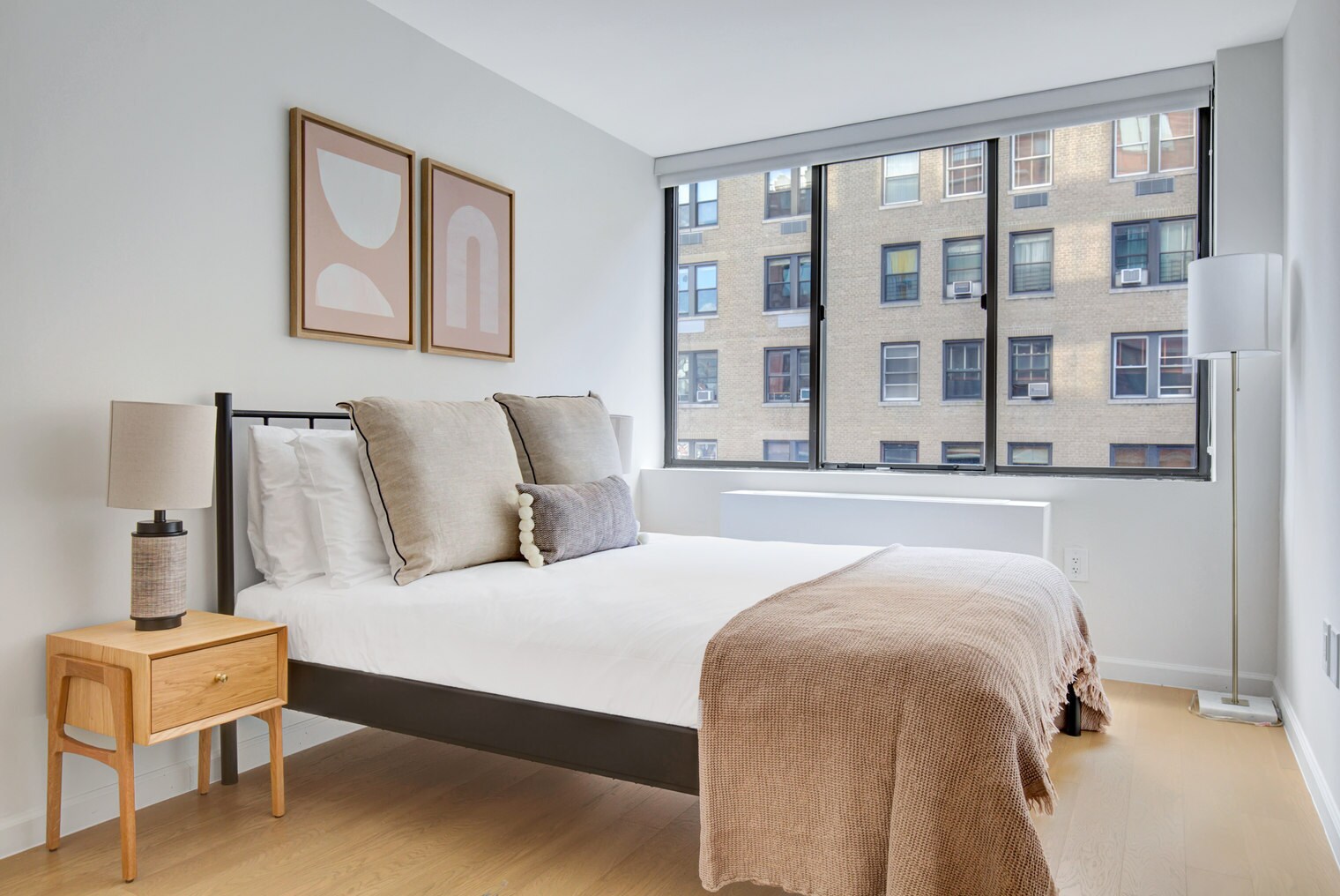 Building Photo - 255 W 94th St