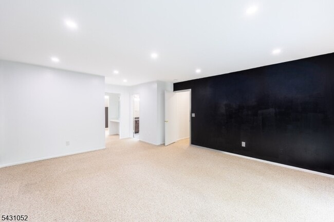 Building Photo - 9 Wick Ln