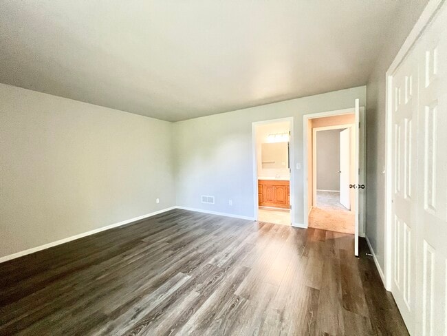 Building Photo - 2640 Blarney Stone Dr