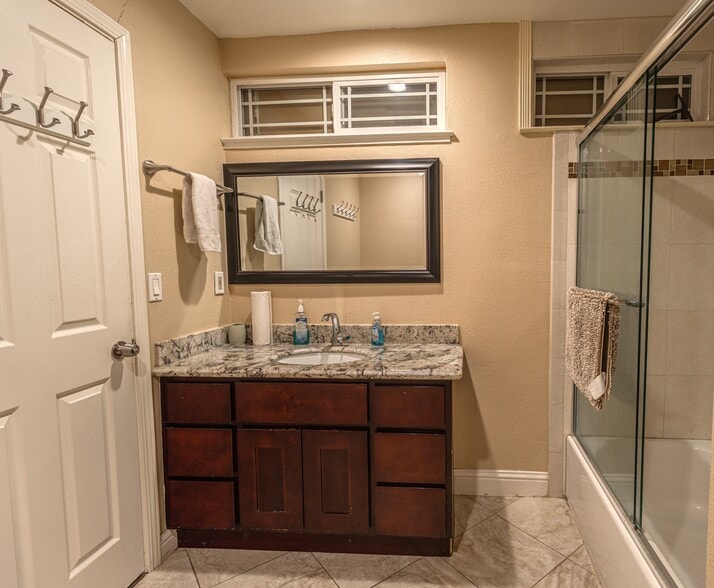 Unit 2 bathroom - 4944 Narvaez Ave