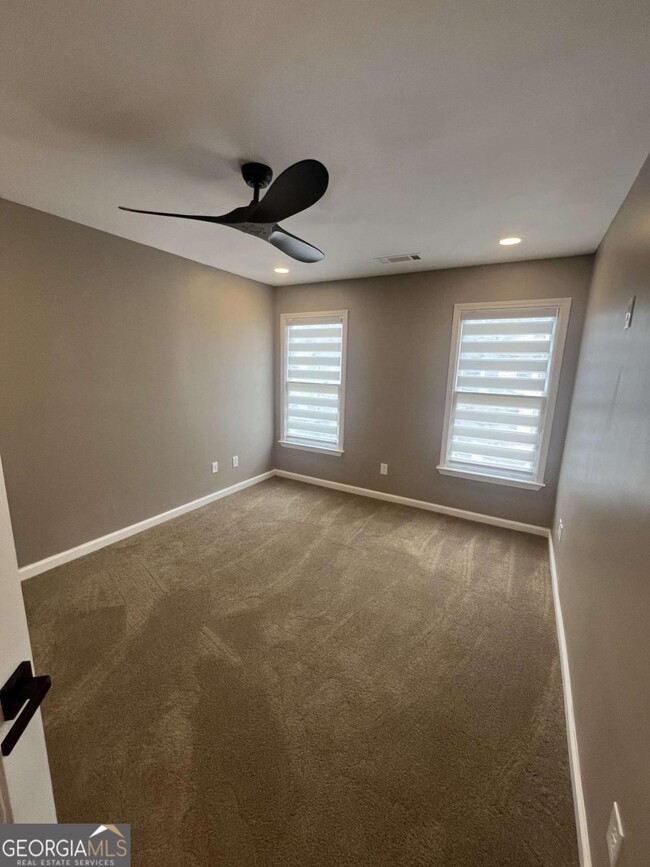 Building Photo - 738 Prince Pl NW