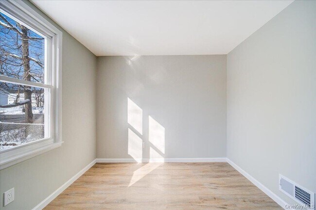 Building Photo - 108 Pine St