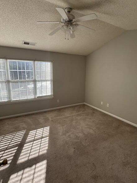 Building Photo - 3335 Kensington Pl