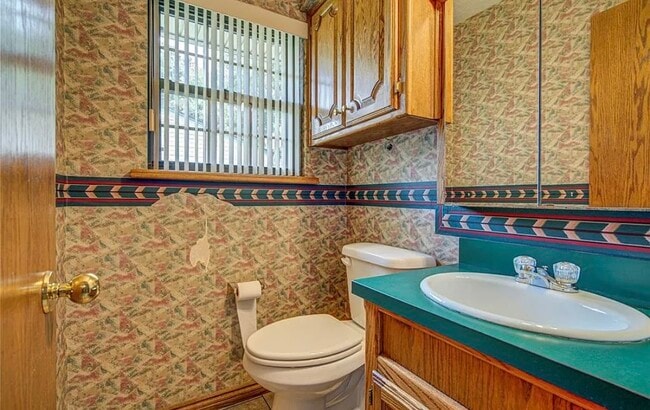 Building Photo - 610 N 6th Ave