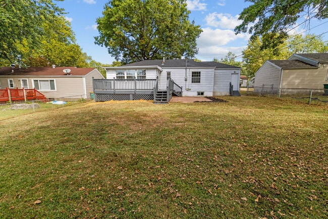 Building Photo - 1122 Roxton Dr