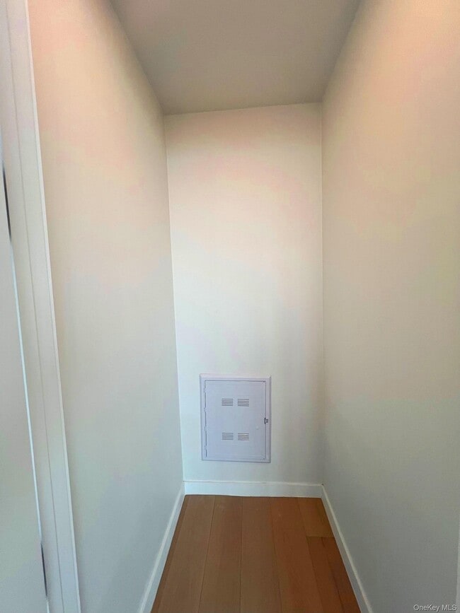 Building Photo - 35-32 Leavitt St