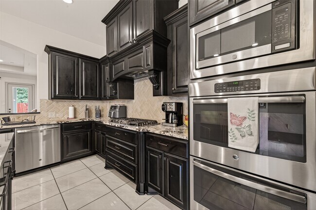 Building Photo - 2515 Avon Gate Ct