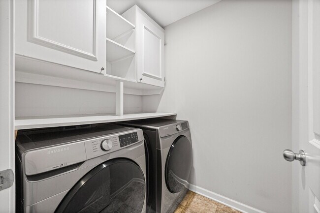 Building Photo - Move-In Ready Fort Mill Townhome with Garage, Hardwood Floors & Fresh Updates!