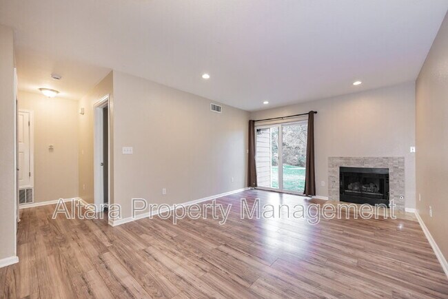 Building Photo - 407 S Memphis Way