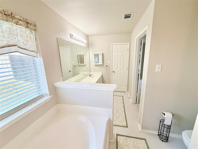 Building Photo - 329 Hacienda Dr