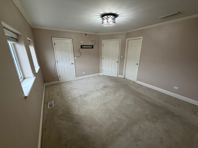 Building Photo - 183 N Des Plaines River Rd