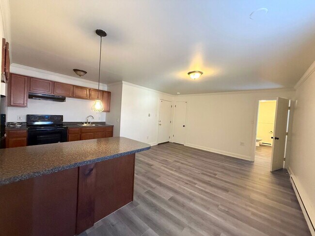 Building Photo - 853 Manor St