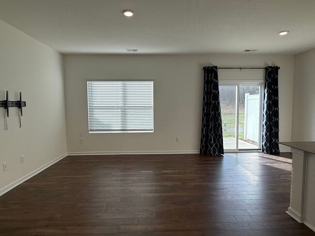 Building Photo - 3 Bedroom Condo Central Jonesborough