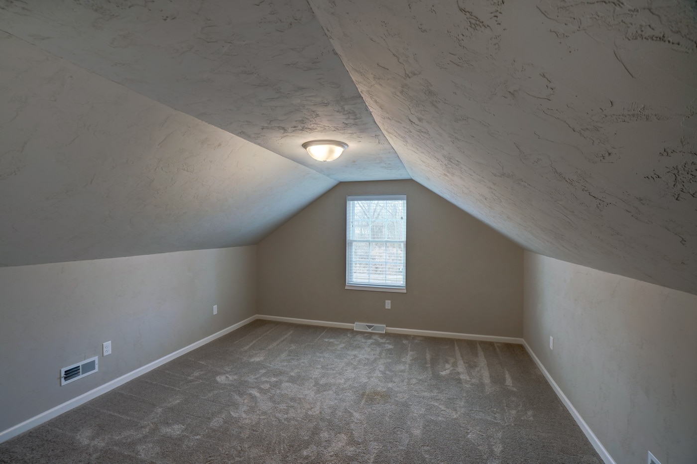 Loft area - 826 Thompson Dr