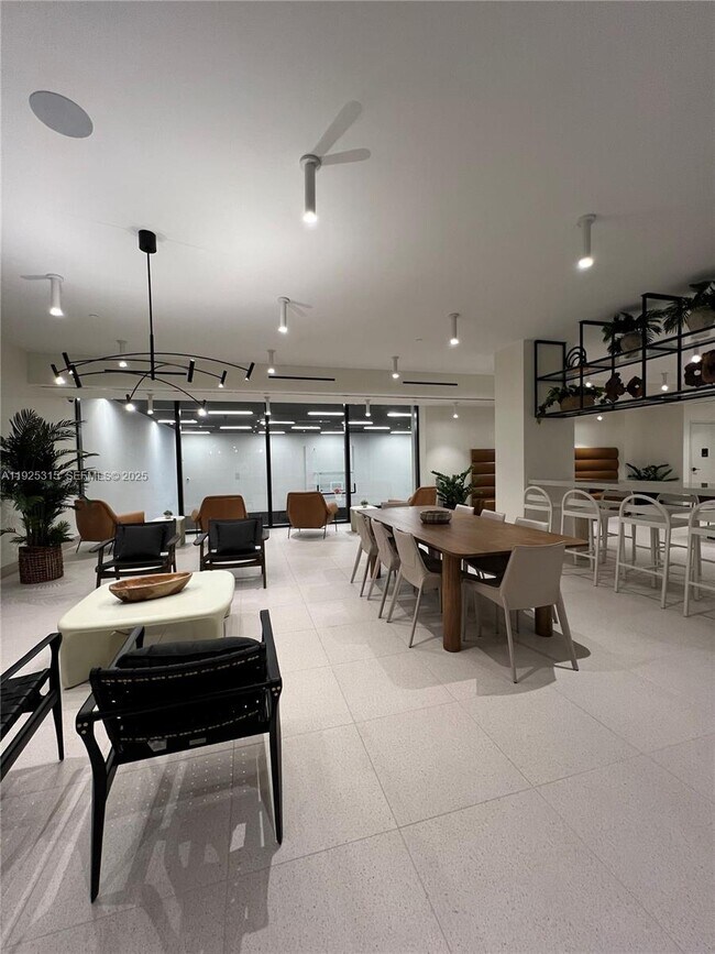 Building Photo - 225 N Miami Ave