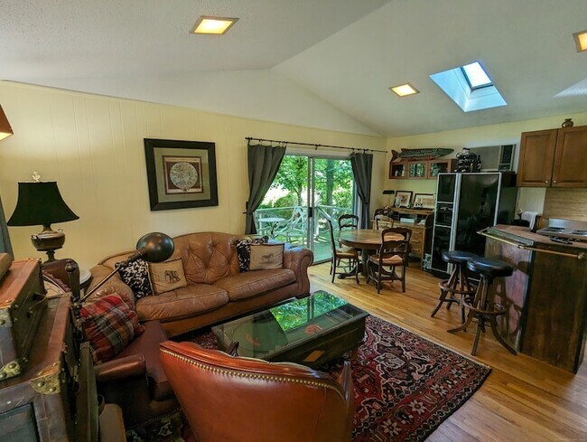 Building Photo - 3 Wild Rose Ln