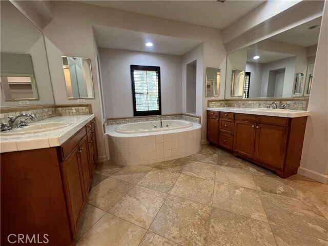 Building Photo - 27 Tree Clover