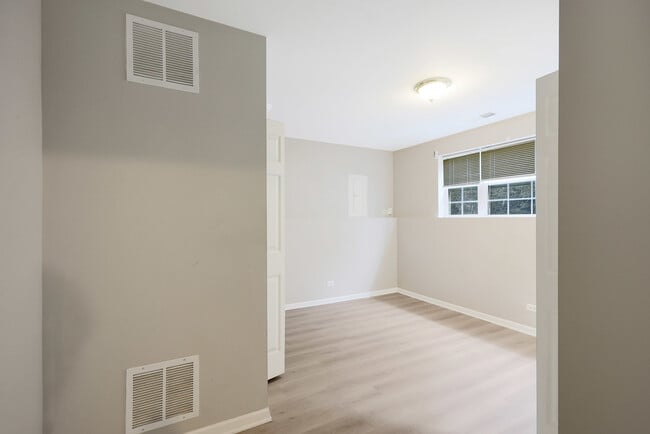Building Photo - 64 Village Station Ln