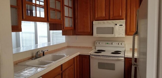 Building Photo - 1200 Glen Canyon Dr
