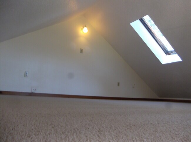 Building Photo - 80 Noyes Rd