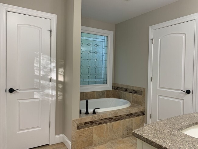 Building Photo - Amazingly Spacious Residence, Available Now!