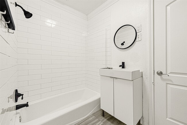 Building Photo - 2331 Delafield St