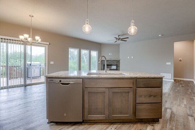 Building Photo - Gorgeous 3 Bedroom In Papillion!!