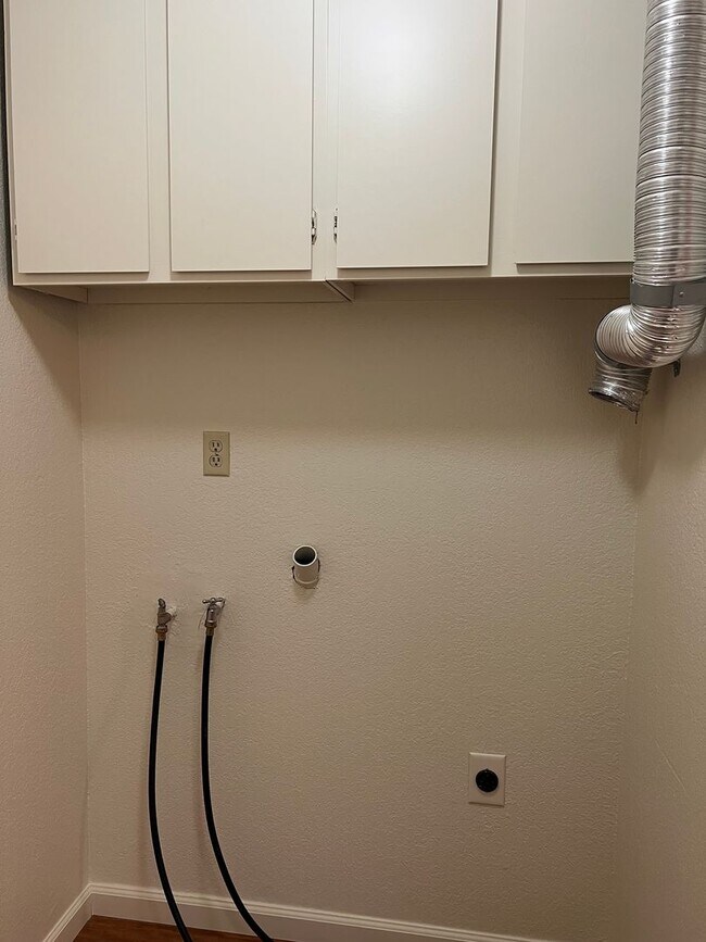 Building Photo - 2526 I St