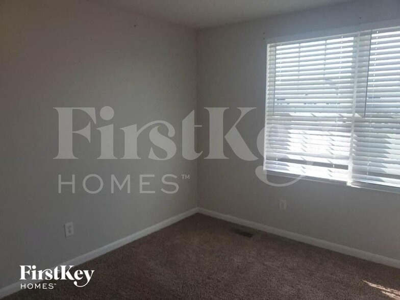 Building Photo - 356 Brandon Dr